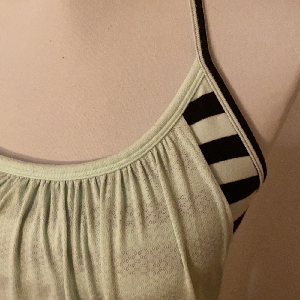 Lululemon top w/built-in bra - Picture 4 of 6